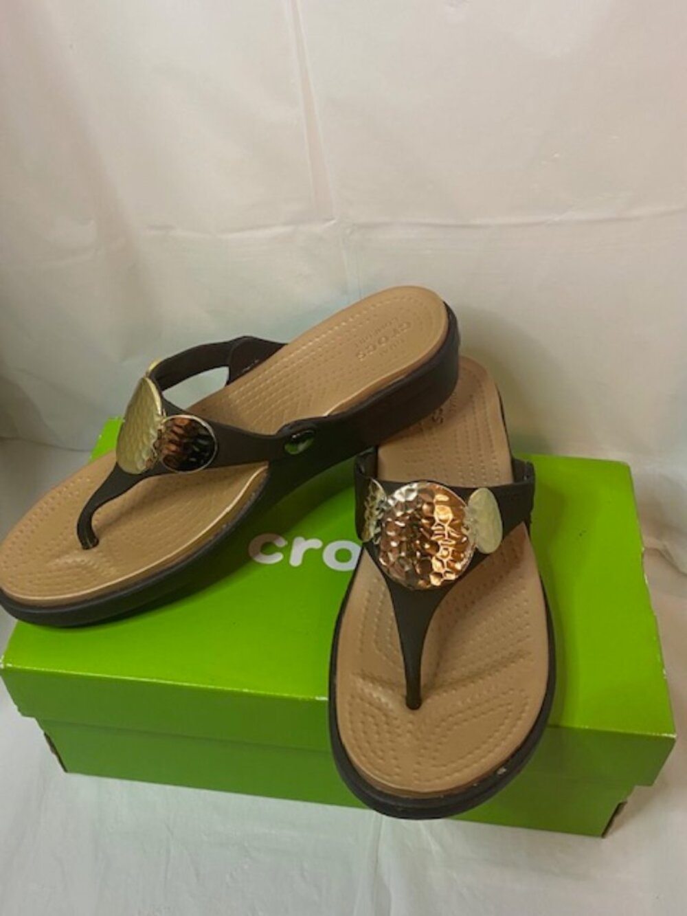 Crocs Sanrah Wedge Sandals Brown/gold, Women's Size 8 - Picture 2 of 8